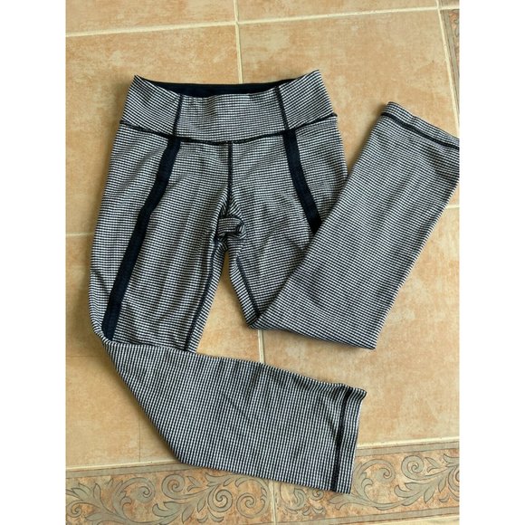 Lululemon‎ Athletica front detail Ribbon navy leggings size 4 - Picture 2 of 9